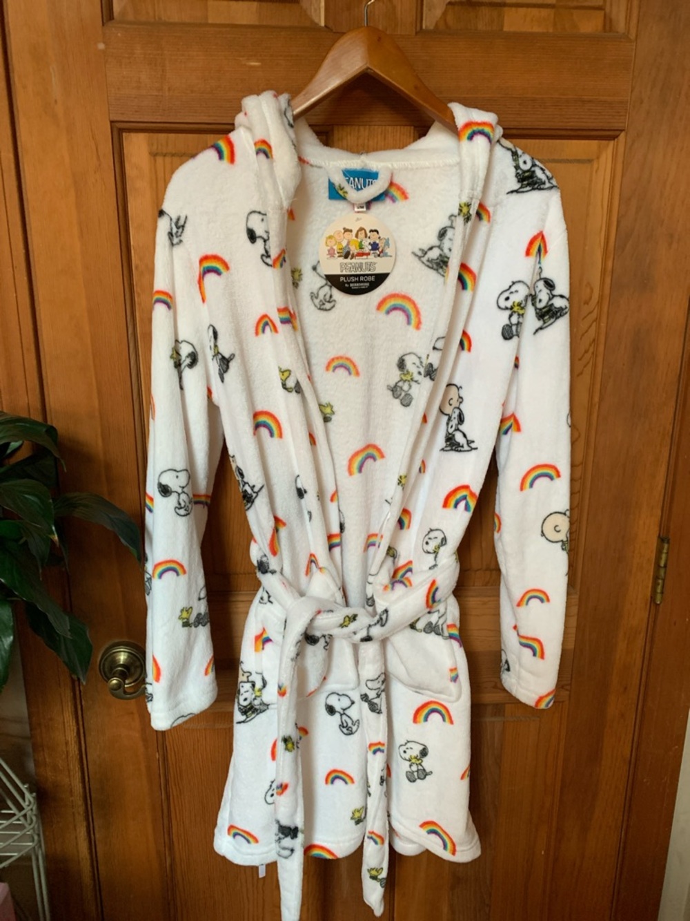 NWT Peanuts Plush Robe Sz S/M, White Multi Colored.